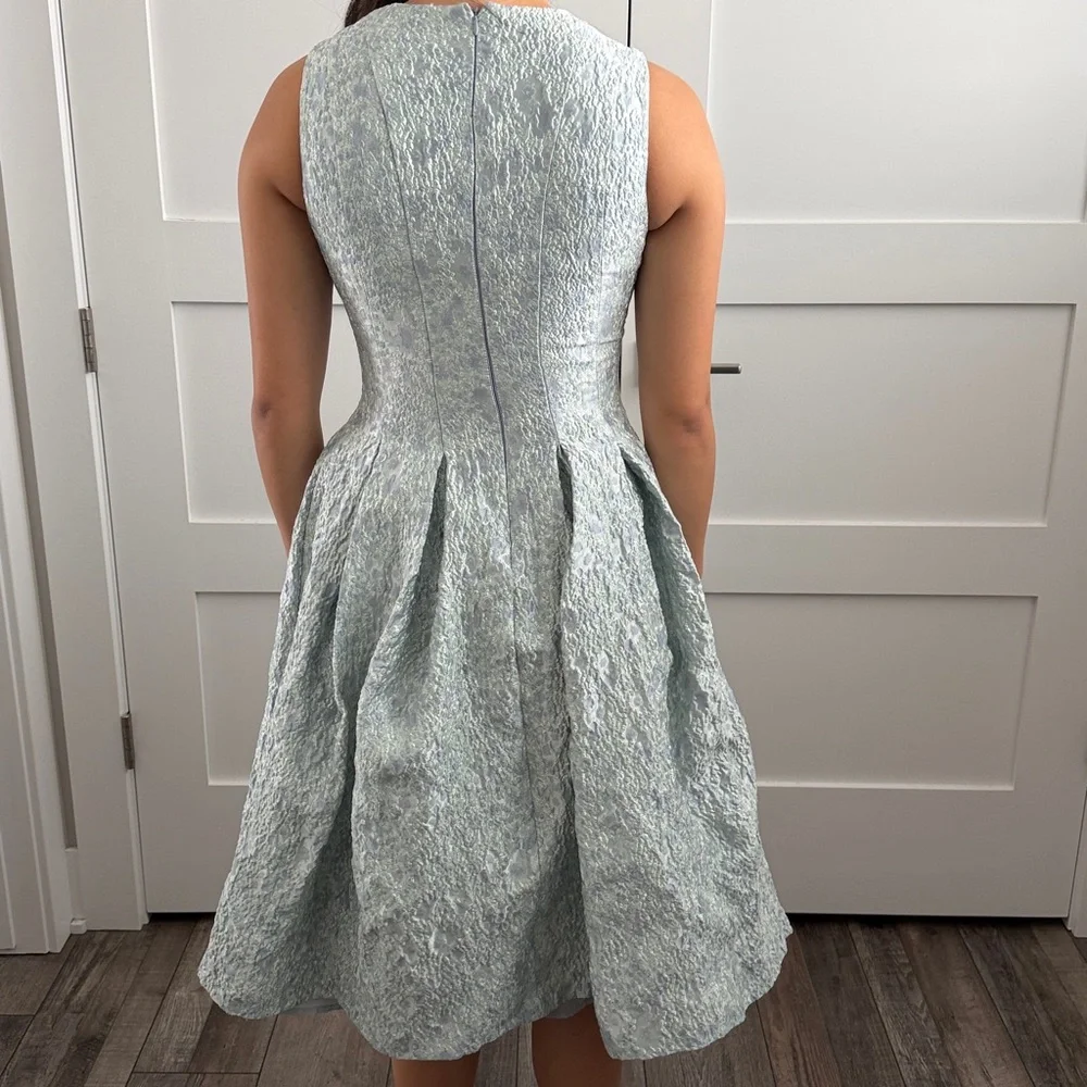 Calvin Klein size 2 Sleeveless Light Blue Textured Fit & Flare Dress - Picture 3 of 8